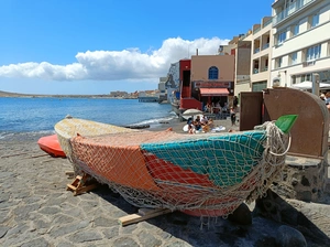 Playa Chica y Muelle de la Chica - España