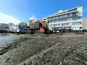 Playa Chica y Muelle de la Chica - Spanien