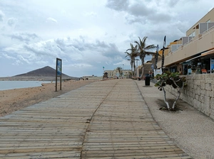 Paseo marítimo del Médano - España